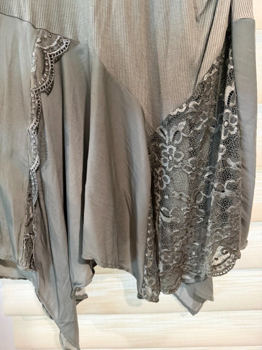 willow + root army green dress (size L) - Picture 3 of 3